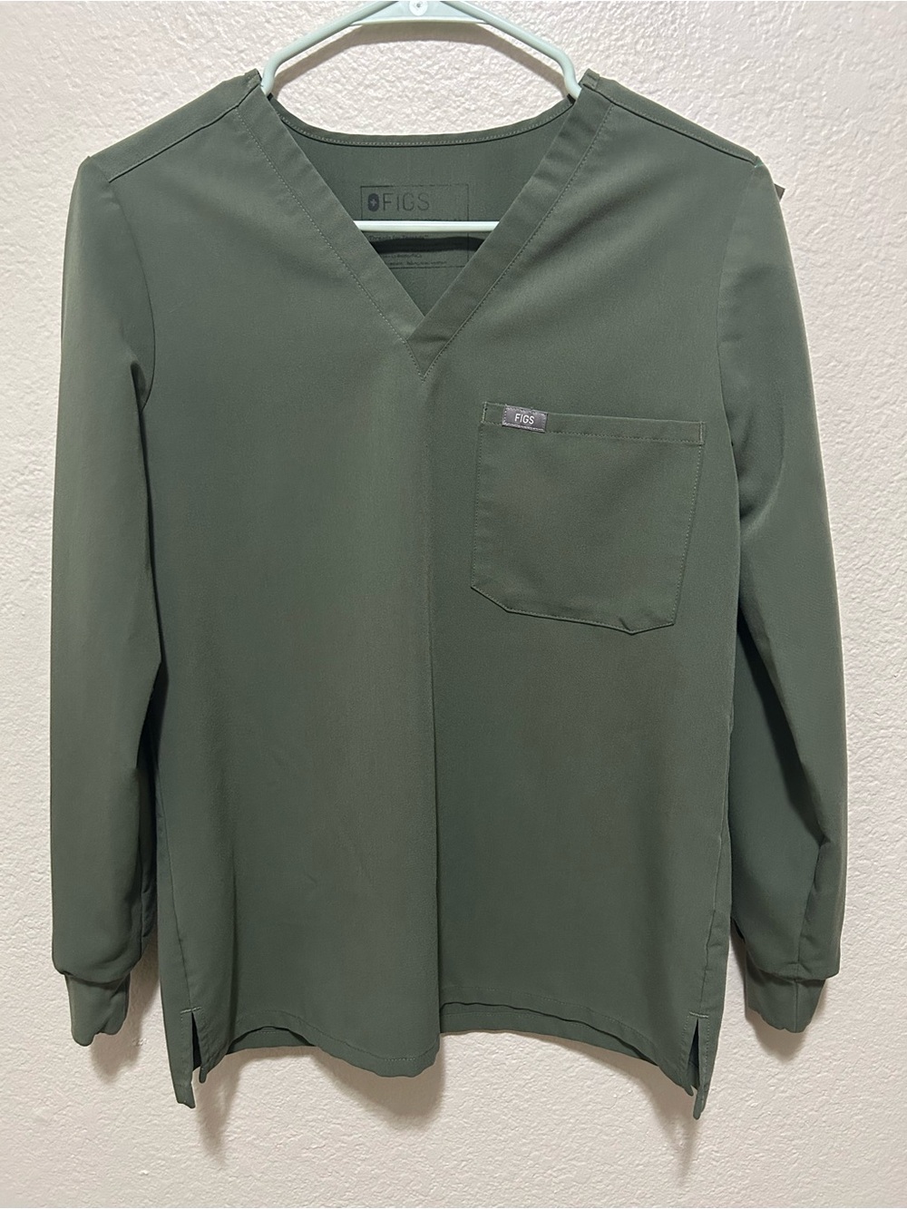 FIGS Technical Collection Long Sleeve V-Neck Scrub Top Moss Green XS